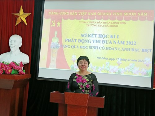 Trường THCS Sài Đồng tổ chức sơ kết HKI – Phát động thi đua năm 2022 và tặng quà Tết cho học sinh có hoàn cảnh đặc biệt năm học 2021-2022