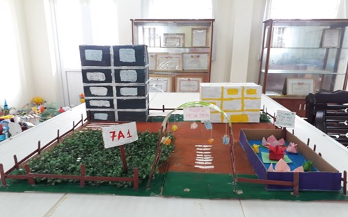 Cuộc thi “Tái chế rác thải thành đồ dùng trong cuộc sống” của Liên đội THCS Sài Đồng là một hoạt động vô cùng ý nghĩa