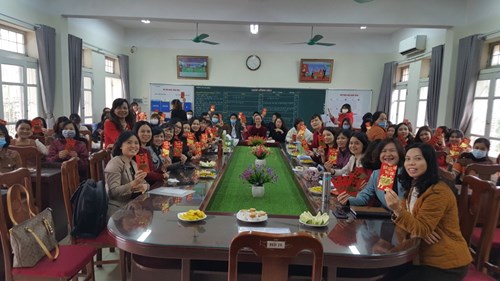 Giáo viên trường THCS Sài Đồng gặp mặt đầu xuân 2021