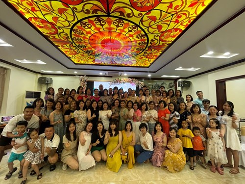 Chuyến tham quan vui vẻ và ý nghĩa của cán bộ, giáo viên, nhân viên trong tổ ấm Trường THCS Thạch Bàn hè 2022