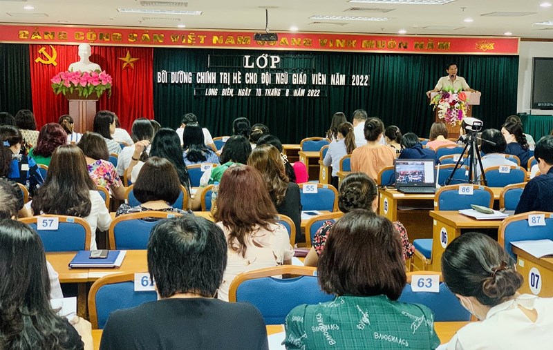 Trường THCS Thạch Bàn tham gia bồi dưỡng chính trị hè 2022