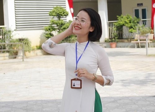 Cô Lê Thị Ngọc anh - cô giáo hiệu phó năng động, đầy nhiệt huyết
