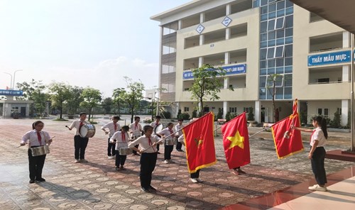 Liên đội THCS Thanh Am sinh hoạt truyền thống nhân 130 năm ngày sinh Chủ tịch Hồ Chí Minh (19/5/1890-19/5/2020), kỉ niệm 79 năm ngày thành lập Đội Thiếu niên tiền phong Hồ Chí Minh (15/5/1941-15/5/2020)