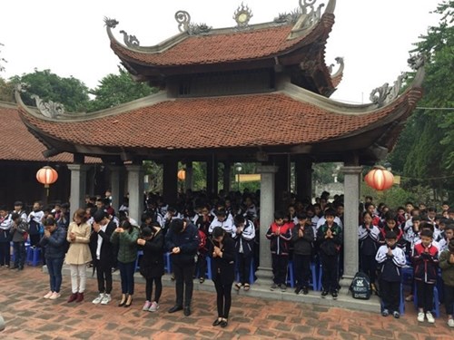 Trường THCS Thanh Am tổ chức cho học sinh khối 6 tham quan di tích lịch sử văn hoá địa phương 