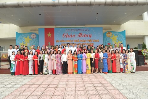 Trường THCS Thanh Am mít tinh chào mừng ngày Nhà giáo Việt Nam 20/11