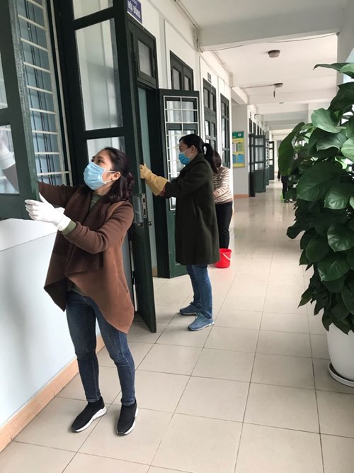 Tổng vệ sinh đợt 2 phòng chống dịch Corona của trường THCS Thượng Thanh
