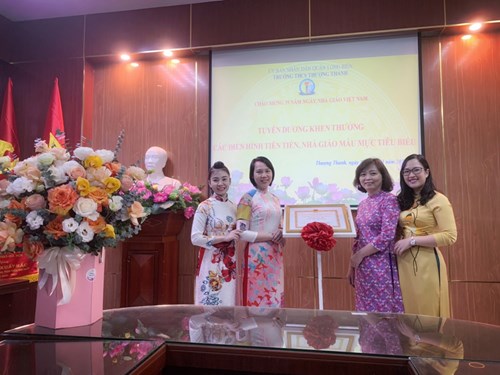 Trường THCS Thượng Thanh vinh dự đón nhận các danh hiệu tập thể, cá nhân trong Lễ tuyên dương khen thưởng các điển hình tiên tiến, Nhà giáo mẫu mực tiêu biểu năm học 2020 – 2021