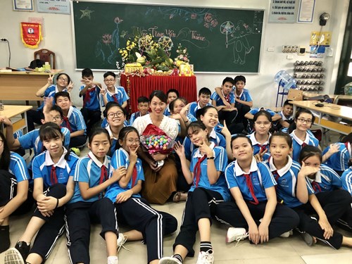 Trường THCS Thượng Thanh tưng bừng tổ chức chương trình “Trung thu yêu thương – Chăm ngoan, học giỏi”.