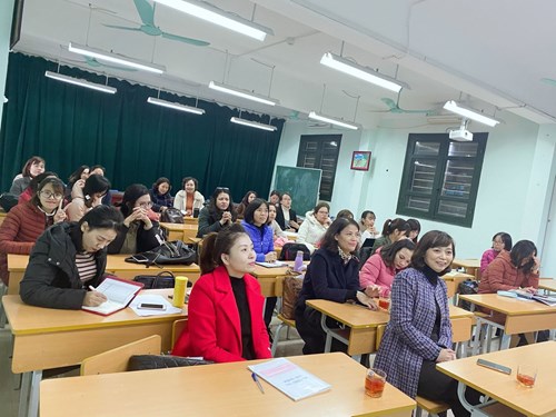 Trường THCS Thượng Thanh tổ chức tư vấn, khám sàng lọc ung thư phần phụ (Vú, Cổ tử cung) sớm cho cán bộ, giáo viên, nhân viên nữ trong nhà trường.