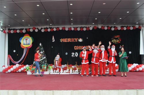 Không khí Lễ Giáng sinh và lễ hội Tiếng Anh English Festival 2018 rộn ràng, náo nức tại trường THCS Thượng Thanh