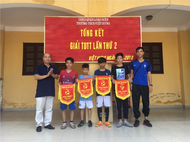 Trường THCS Việt Hưng tổ chức giải TDTT lần thứ II năm học 2017 - 2018