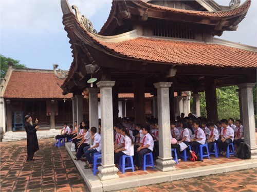 Trường THCS Việt Hưng tổ chức cho HS khối 6 tham quan di tích lịch sử địa phương