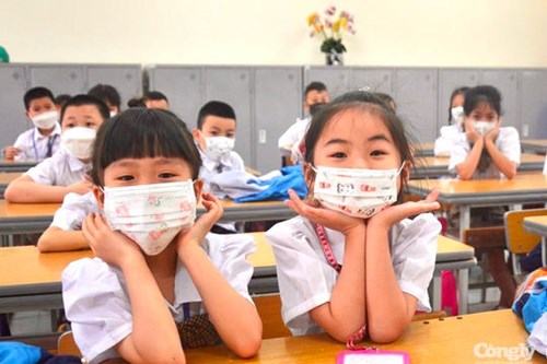 Học sinh lớp 1 ở Hà Nội lần đầu háo hức đến trường