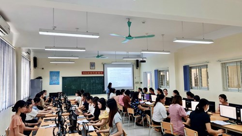 Trường Tiểu học Đoàn Kết tổ chức tập huấn công nghệ thông tin cho giáo viên, nhân viên