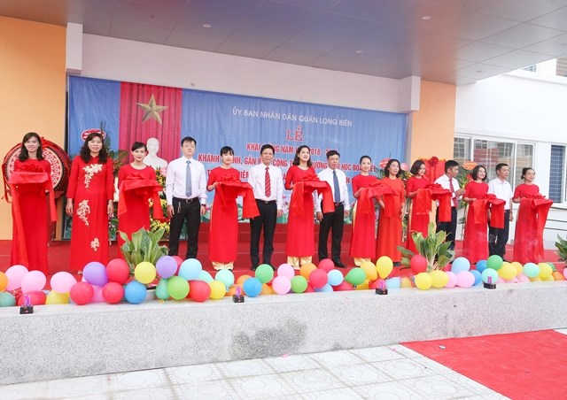 Trường Tiểu học Đoàn Kết tưng bừng chào đón Lễ khai giảng đầu tiên năm học 2018-2019- Lễ khánh thành, gắn biển công trình kỷ niệm 15 năm Thành lập Quận Long Biên.