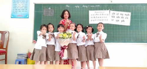 Cô giáo Lê Thị Ngà hết lòng vì học sinh thân yêu