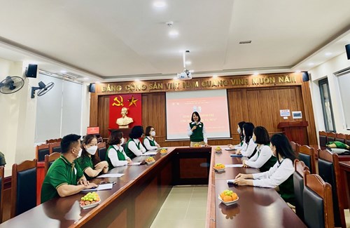 Chi bộ trường Tiểu học Đoàn Khuê tổ chức Sinh hoạt chính trị trong Đảng theo tinh thần Nghị quyết Trung ương 4 ( Khóa XIII) với chủ đề   Tự soi, tự sửa 