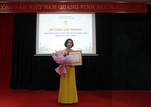 Chung khảo xét tặng Giải thưởng “Nhà giáo Long Biên tâm huyết, sáng tạo” năm học 2021-2022 ngành Giáo dục và Đào tạo quận Long Biên.