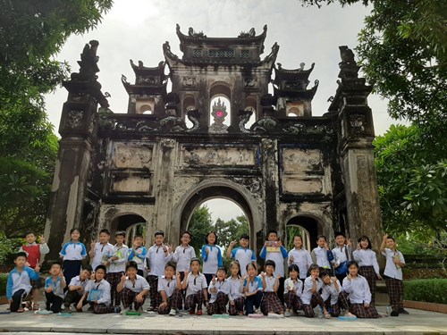Học sinh Đô thị Sài Đồng tham quan, học tập tại di tích lịch sử Đình Bắc Biên và Đình Lệ Mật quận Long Biên