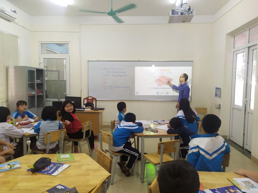 Giáo viên tiếng anh, tin học hào hứng tham gia hội giảng chào mừng ngày nhà giáo việt nam  Teachers of english and it’s activities welcoming vietnamese teachers’ day