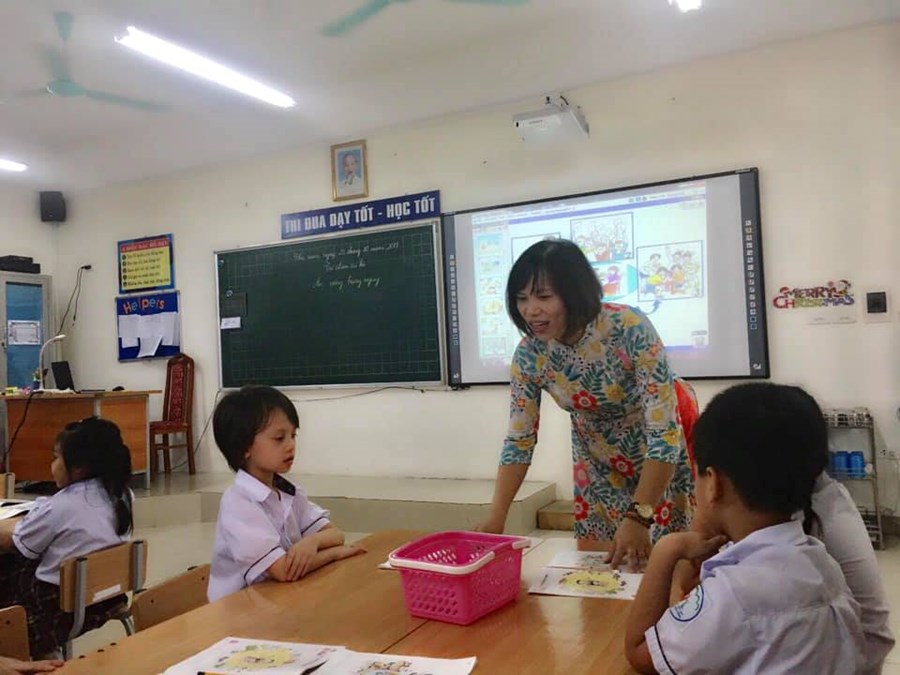 Cô Lê Thị Thu Nết với các tiết học cùng các em học sinh