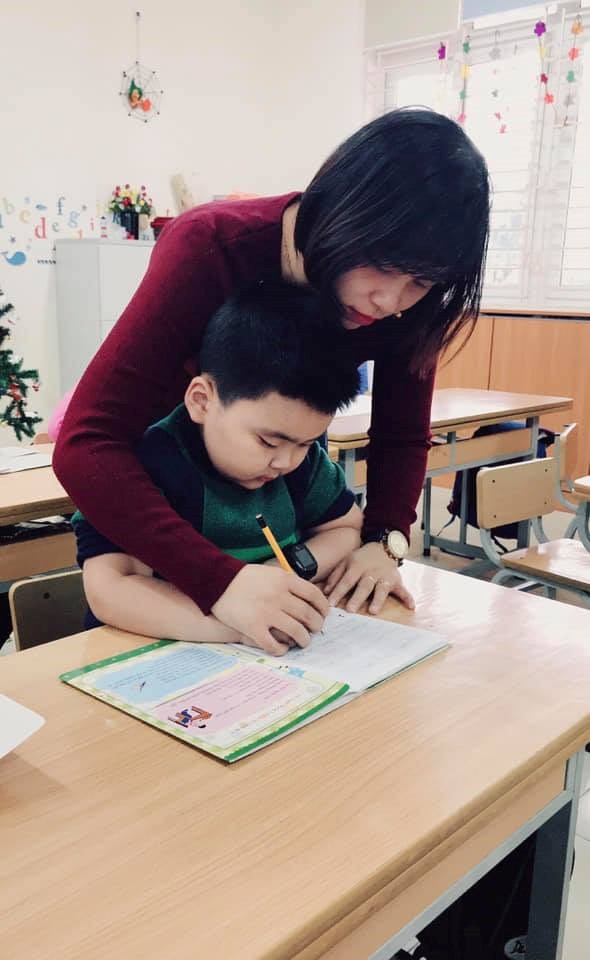 Cô Lê Thị Thu Nết với các tiết học cùng các em học sinh