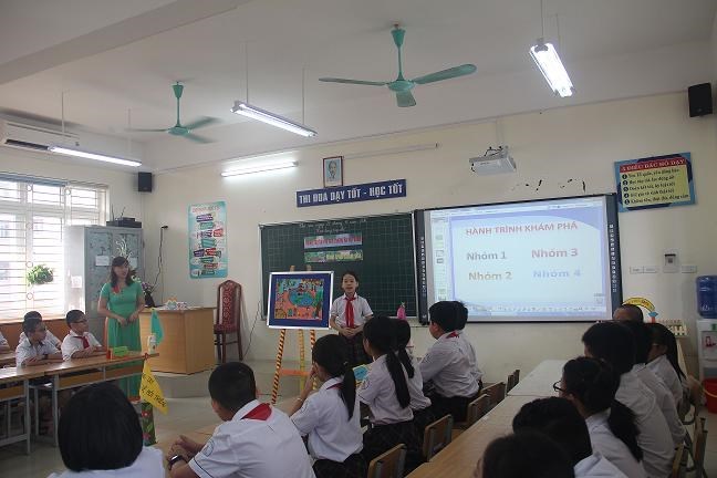 Cô Lê Thị Thu Nết với tiết thi HĐNGCK lớp 4