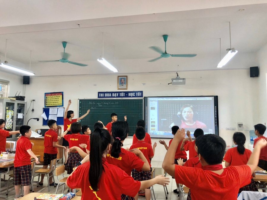 Học sinh lớp 5A3 hào hứng tham gia tiết học Toán cùng  cô giáo Thanh Vân
