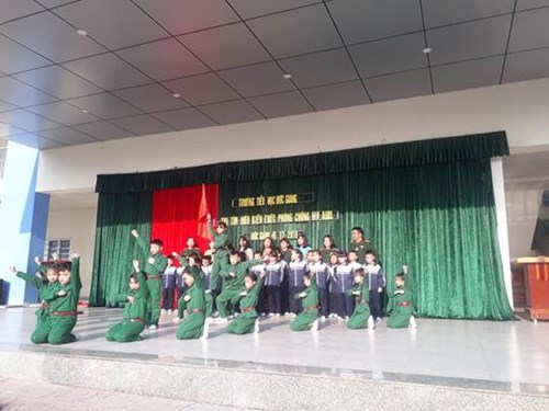Tiểu học Đức Giang sinh hoạt dưới cờ tuần 14 - Năm 2019