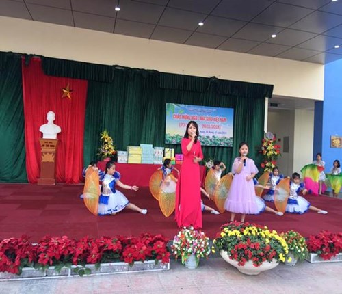 Tiểu học Đức Giang chào mừng 36 năm ngày Nhà giáo Việt Nam