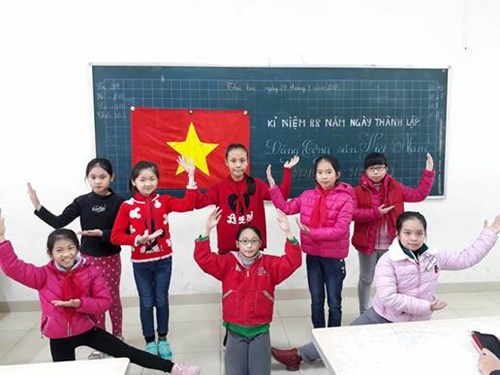Trường tiểu học Đức Giang sinh hoạt dưới cờ tuần 22