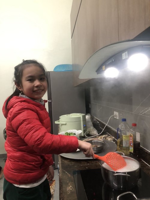 Cảm xúc của bạn Nguyễn Vũ Phương Chi khi tham gia cuộc thi đầu bếp nhí.