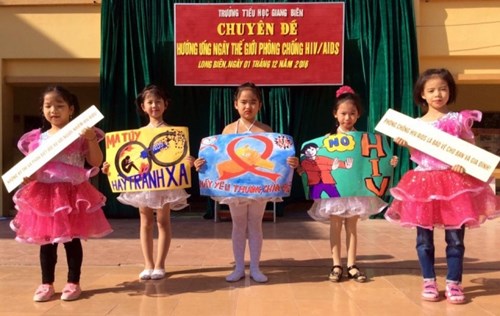 Trường Tiểu học Giang Biên, quận Long Biên: Tổ chức chuyên đề hưởng ứng “Ngày Thế giới phòng chống HIV/AIDS 1/12”