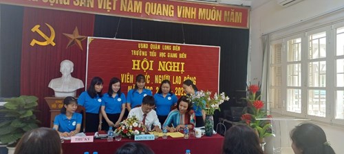 Trường Tiểu học Giang Biên tổ chức Hội nghị viên chức, người lao động và phát động thi đua năm học 2022-2023.