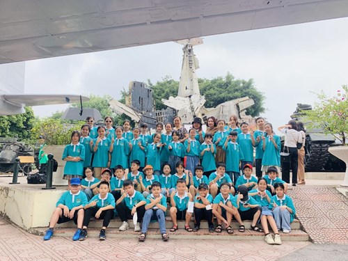 Chuyến đi thăm quan học tập ngoại khoá đầu tiên của thầy và trò trường Tiểu học Giang Biên trong năm học 2022-2023 