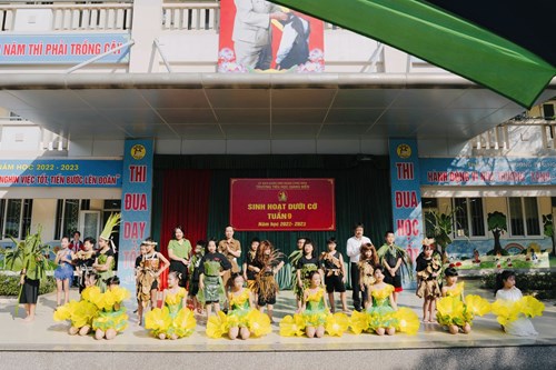 Trường Tiểu học Giang Biên tổ chức sinh hoạt dưới cờ tuần 9 năm học 2022-2023