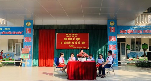 Trường Tiểu học Giang Biên tổ chức buổi sinh hoạt dưới cờ tuần 7 năm học 2022 - 2023 với chủ đề  Chào mừng kỷ niệm 92 năm ngày Phụ nữ Việt Nam 