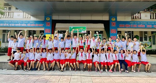 Công ty Nestlé Việt Nam trao tặng hơn 1000 sản phẩm cho học sinh trường Tiểu học Giang Biên
