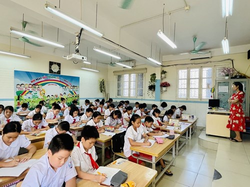Học sinh toàn khối 5 trường Tiểu học Giang Biên tham gia thi khảo sát chất lượng đầu năm học 2022 – 2023