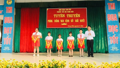 Trường Tiểu học Giang Biên tổ chức sinh hoạt dưới cờ tuần 4 - Tuyên truyền phòng chống dịch bệnh Sốt xuất huyết