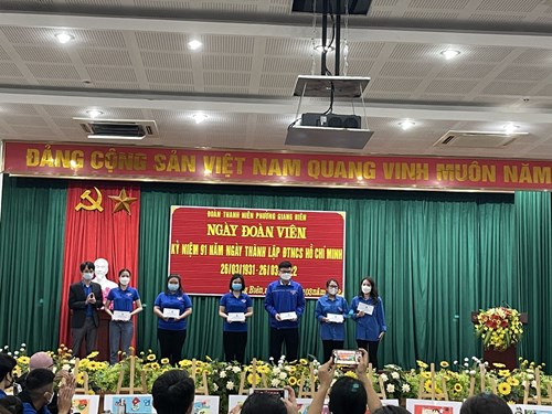 Trường Tiểu học Giang Biên tham gia   ngày đoàn viên  do phường Giang Biên tổ chức