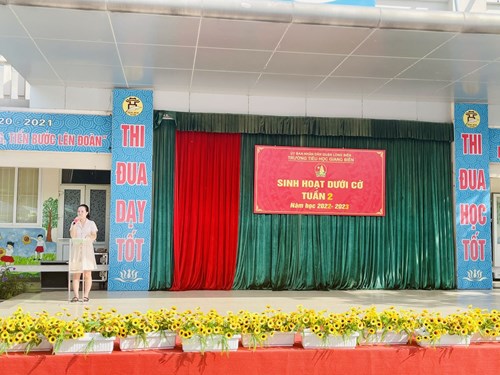 Trường Tiểu học Giang Biên tổ chức sinh hoạt dưới cờ đầu tuần