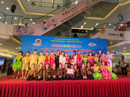 Video múa hát trong cuộc thi Giới thiệu sách hè của các bạn nhỏ Trường Tiểu học Giang Biên.