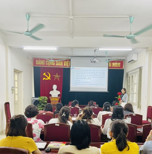 Buổi Tập huấn phương pháp dạy học kĩ thuật “PHÒNG TRANH” tại Trường Tiểu học Giang Biên.