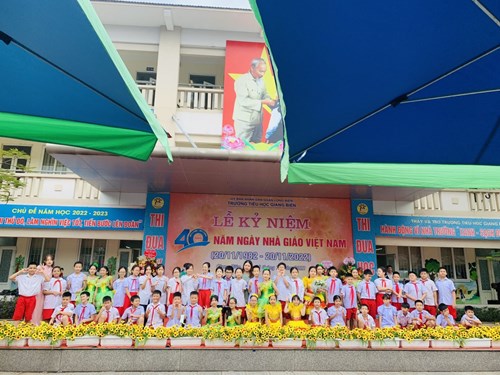 Học sinh lớp 5A1 tham dự buổi lễ kỉ niệm 40 năm ngày Nhà giáo Việt Nam (20/11/1982 – 20/11/2022) của trường Tiểu học Giang Biên