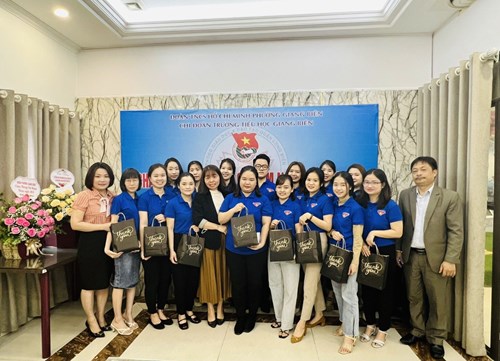 Chi đoàn trường TH Giang Biên tổ chức gặp mặt, giao lưu kỷ niệm 91 năm Ngày thành lập Đoàn TNCS HCM (26-3-1931 - 26-3-2022)