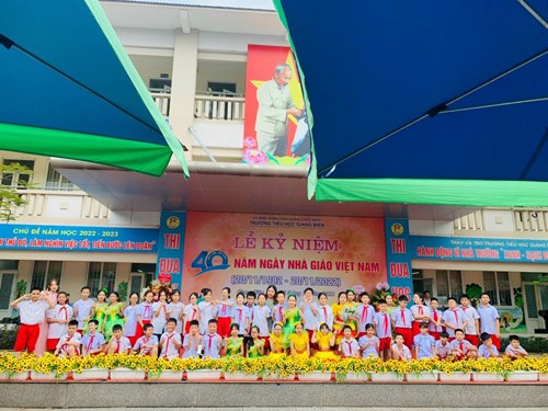Trường Tiểu học Giang Biên tổ chức kỉ niệm 40 năm ngày nhà giáo Việt Nam.