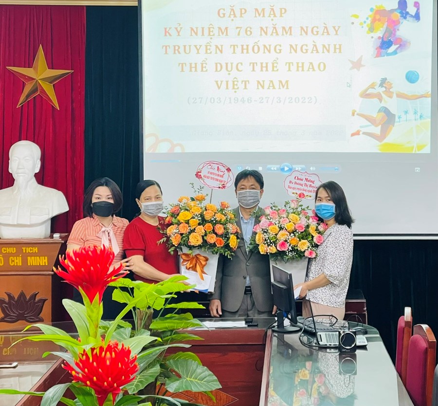 Trường Tiểu học Giang Biên tổ chức buổi gặp mặt  các thầy cô giáo Thể dục nhân kỷ niệm 75 năm Ngày truyền thống ngành TDTT Việt Nam (27/3/1946 - 27/3/2021).