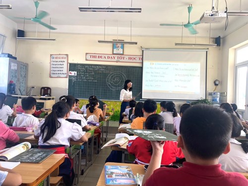 Giờ học Tiếng Anh lớp 3A1 nhân dịp chào mừng ngày Nhà giáo Việt Nam.