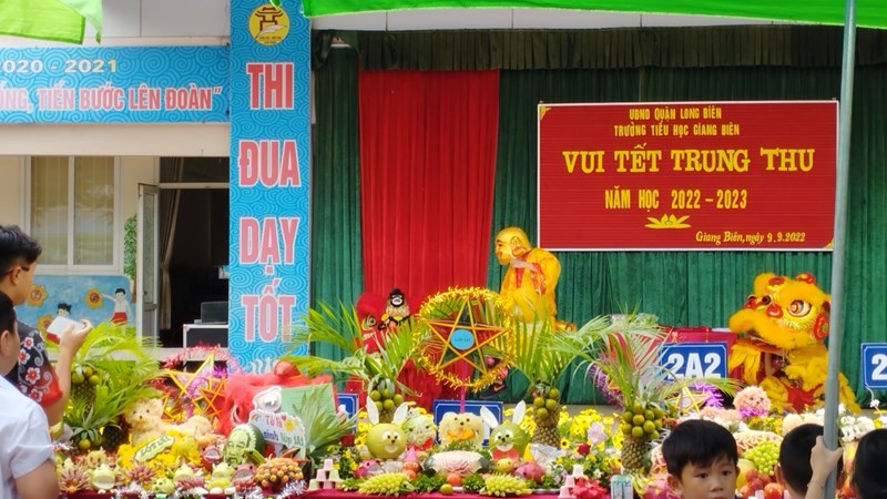 Trường Tiểu học Giang Biên Vui tết Trung Thu